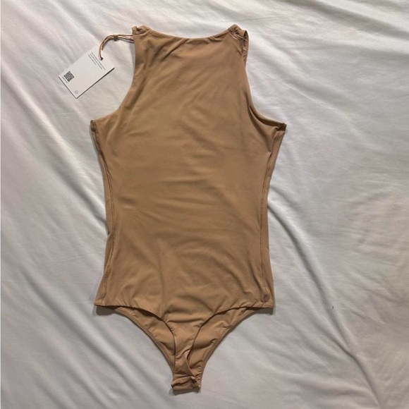 NWT Quince High Neck Tank Bodysuit Camel Nude M - Picture 4 of 4